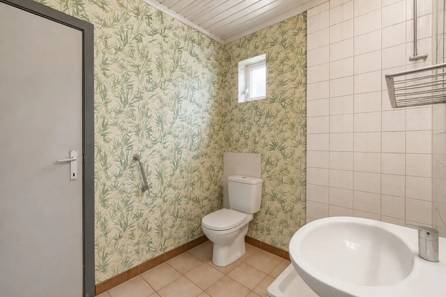 Te renoveren woning met 3 slaapkamers, kelder en zuidwestgerichte stadskoer in Tielt! foto 13