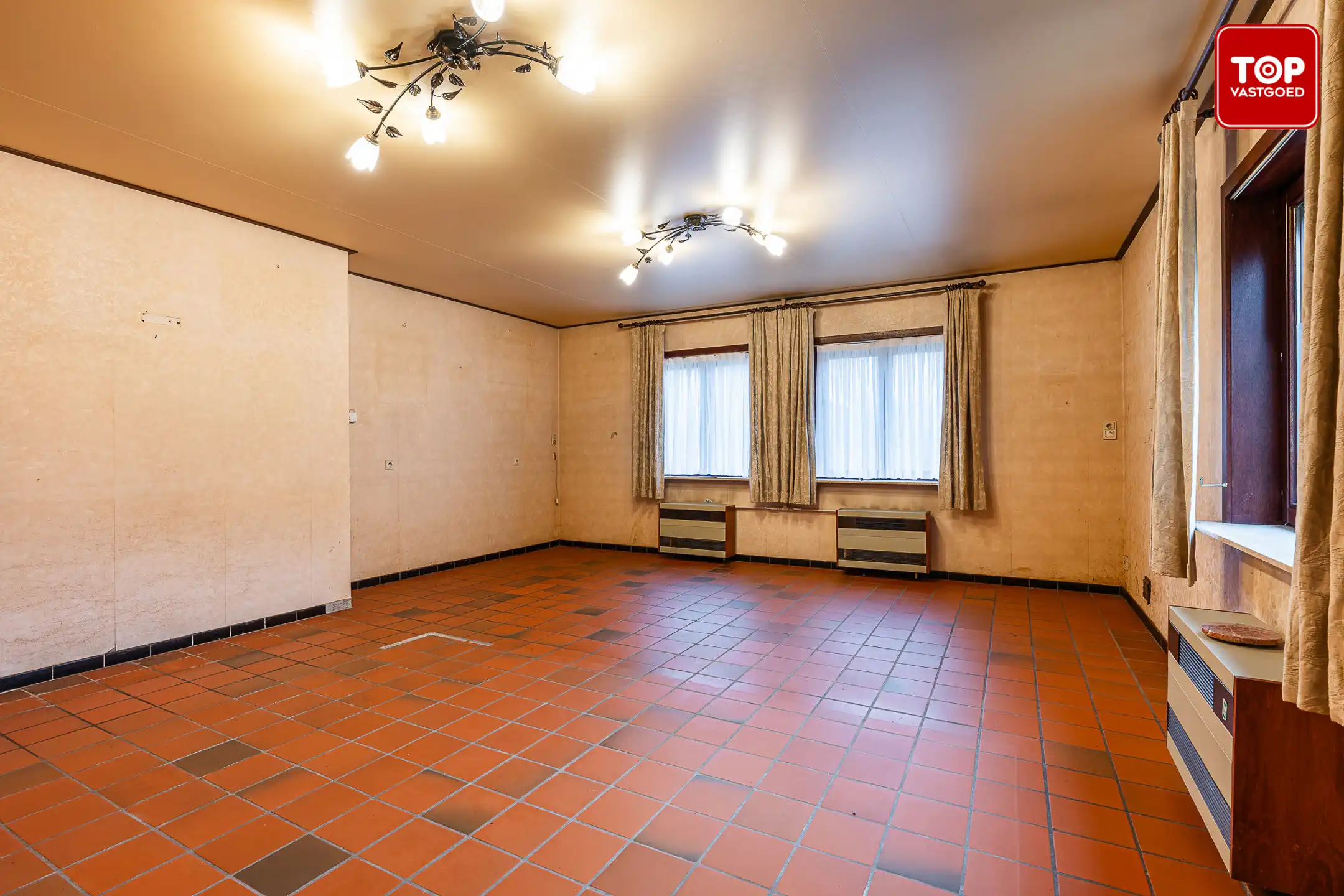 Ruime woning met veel potentieel in rustige wijk foto 3