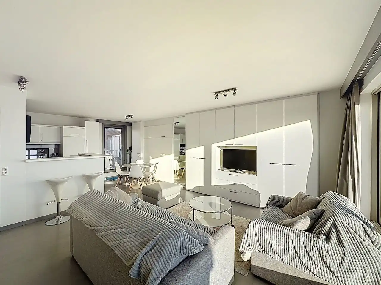 Lichtrijke penthouse met twee terrassen op de Elizabetlaan. foto 2