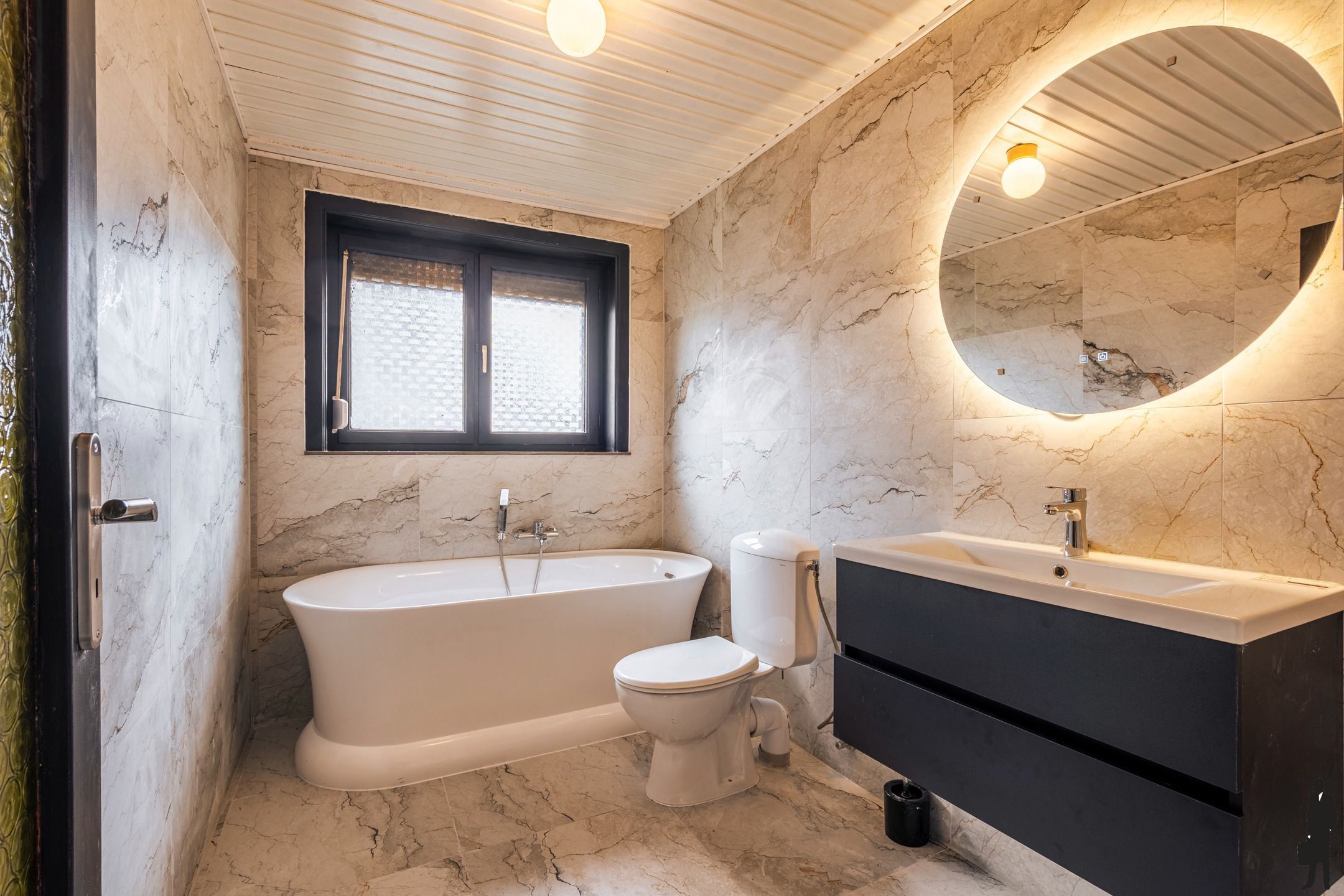 Karakteristieke split-level woning met 3 slpk. nabij park foto 10