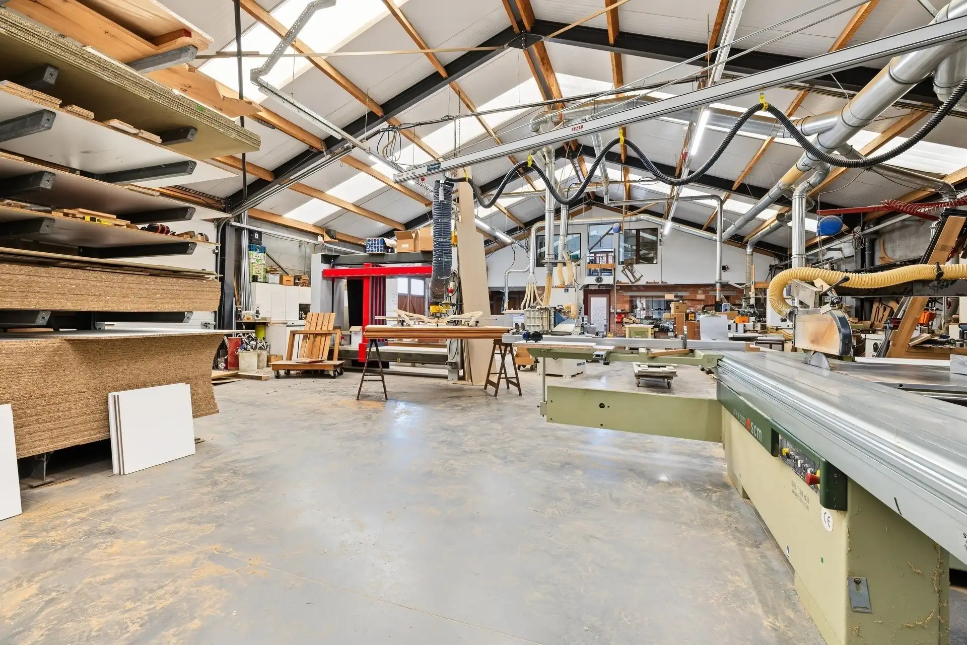 Ruime gezinswoning in klassiek landelijke stijl met aanpalende werkplaats van ca. 435m² foto 27