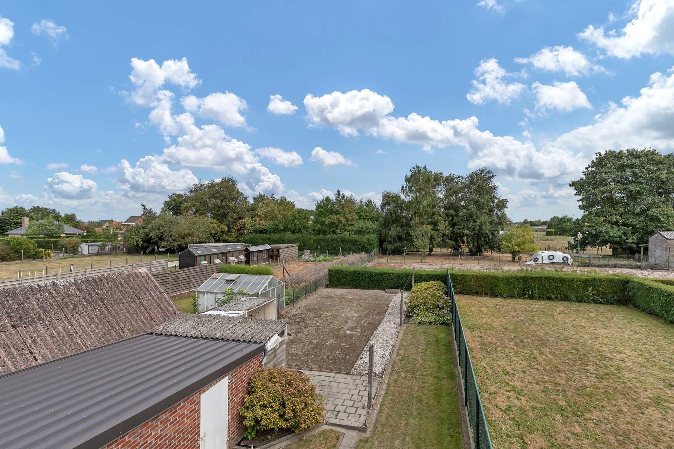 Ruime en deels vernieuwde halfopen bebouwing te Deinze foto 14