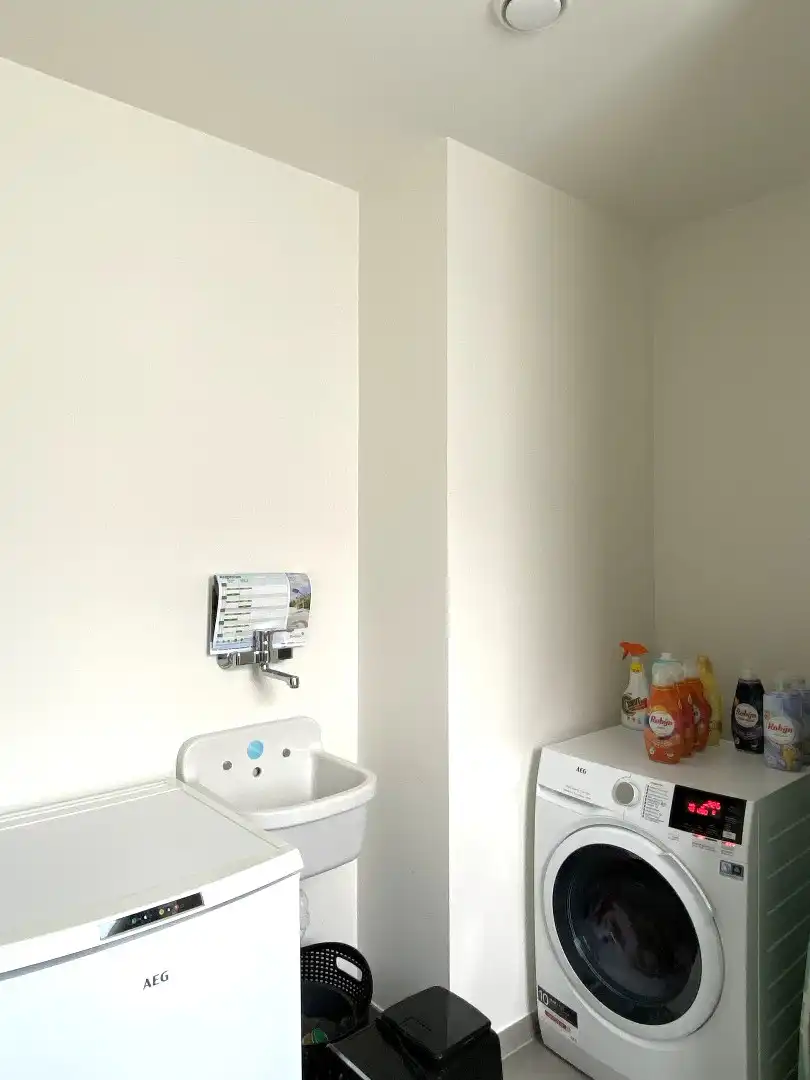 MODERNE INSTAPKLARE WONING MET TUIN EN CARPORT foto 5