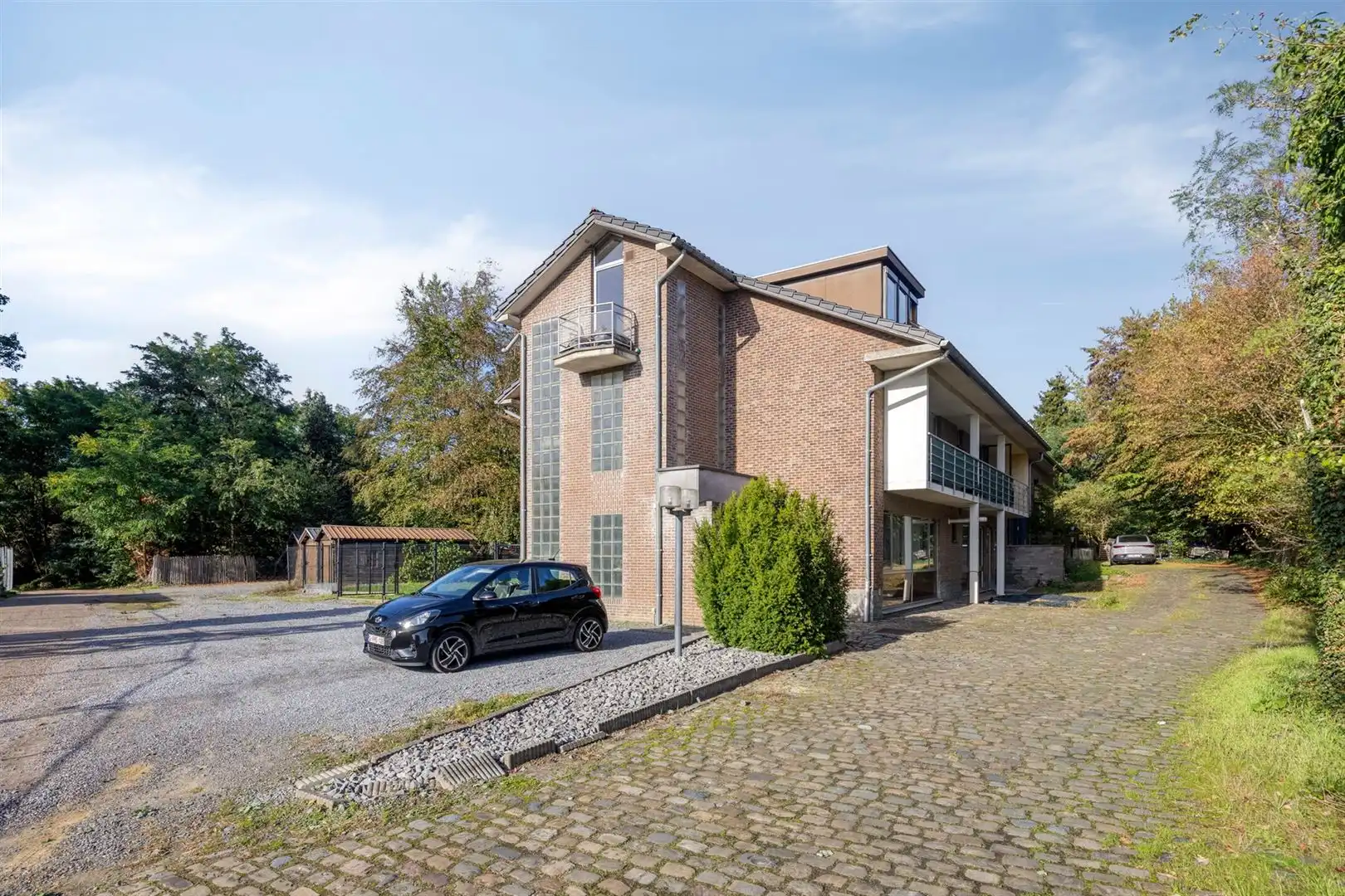 TE KOOP: Gerenoveerd appartement met 2 slaapkamers, terras en garage te Heusden! foto 2