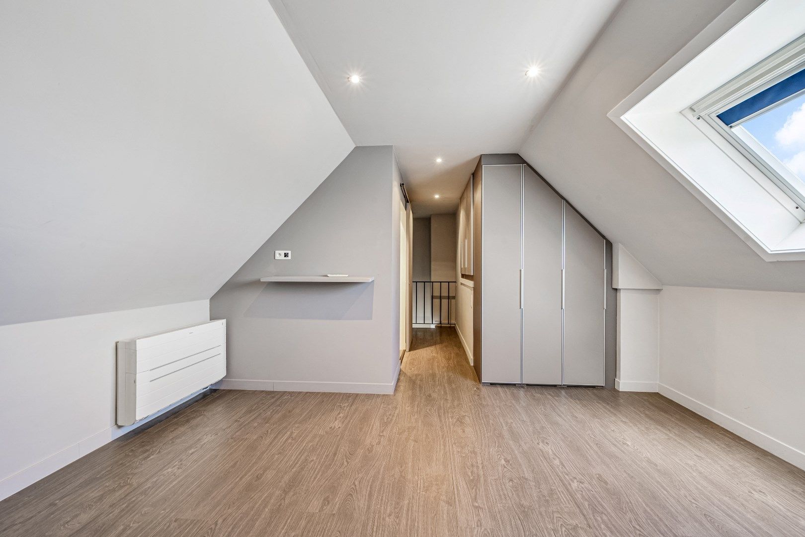 Instapklaar appartement met ruim terras foto 11