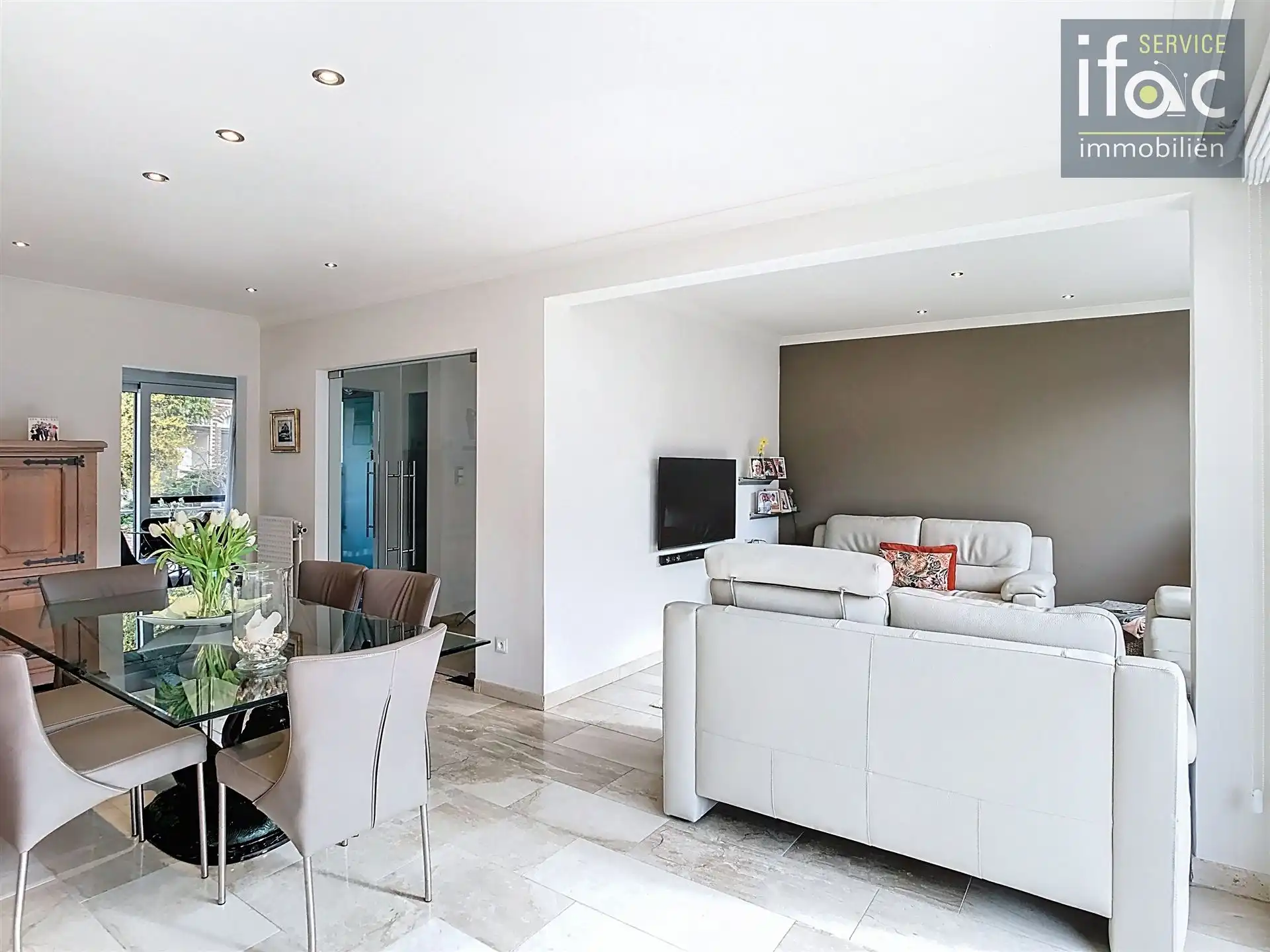 Super onderhouden 3 slaapkamer woning foto 6