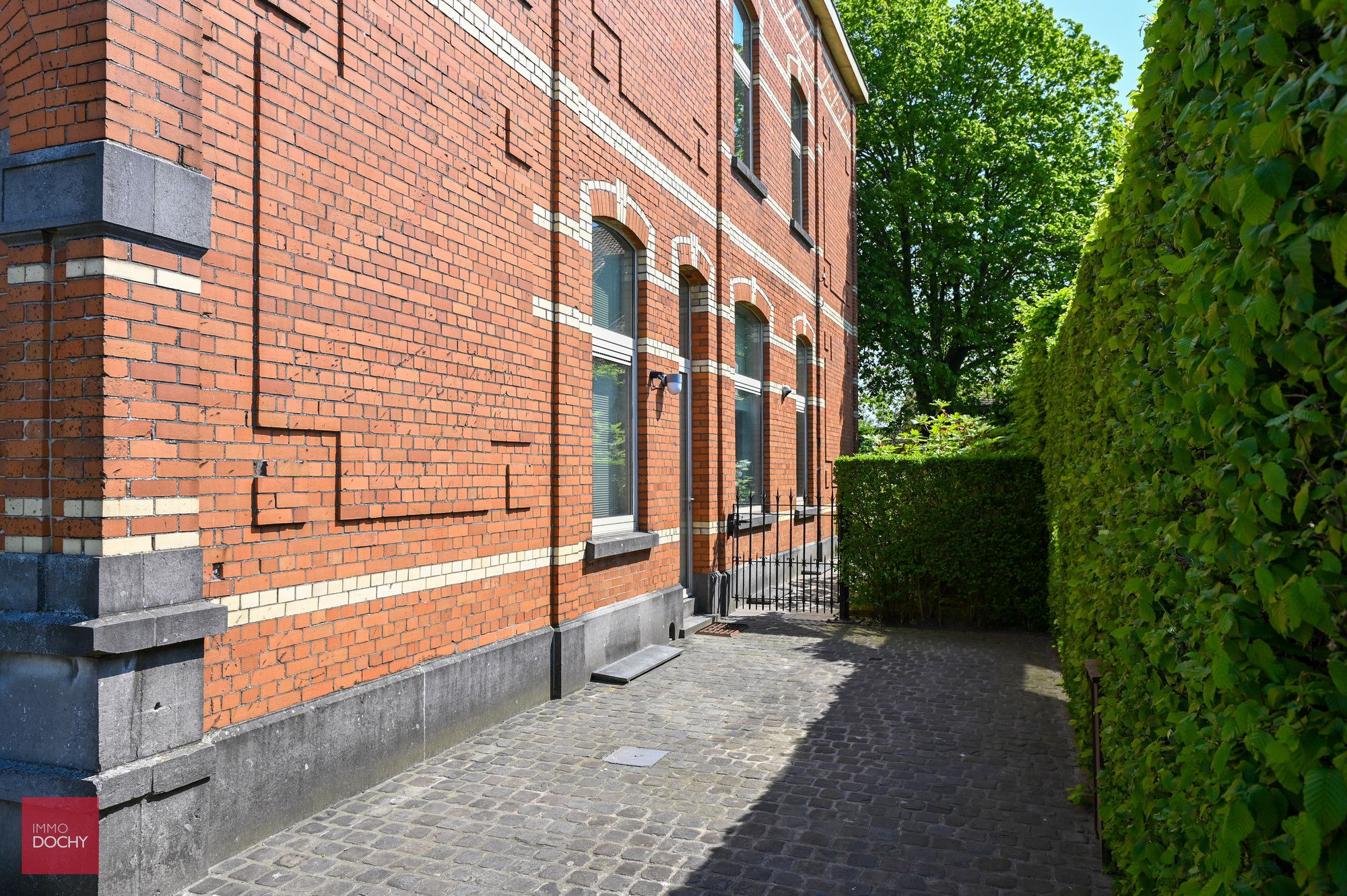 Ruim karaktervol herenhuis met zwembad foto 12