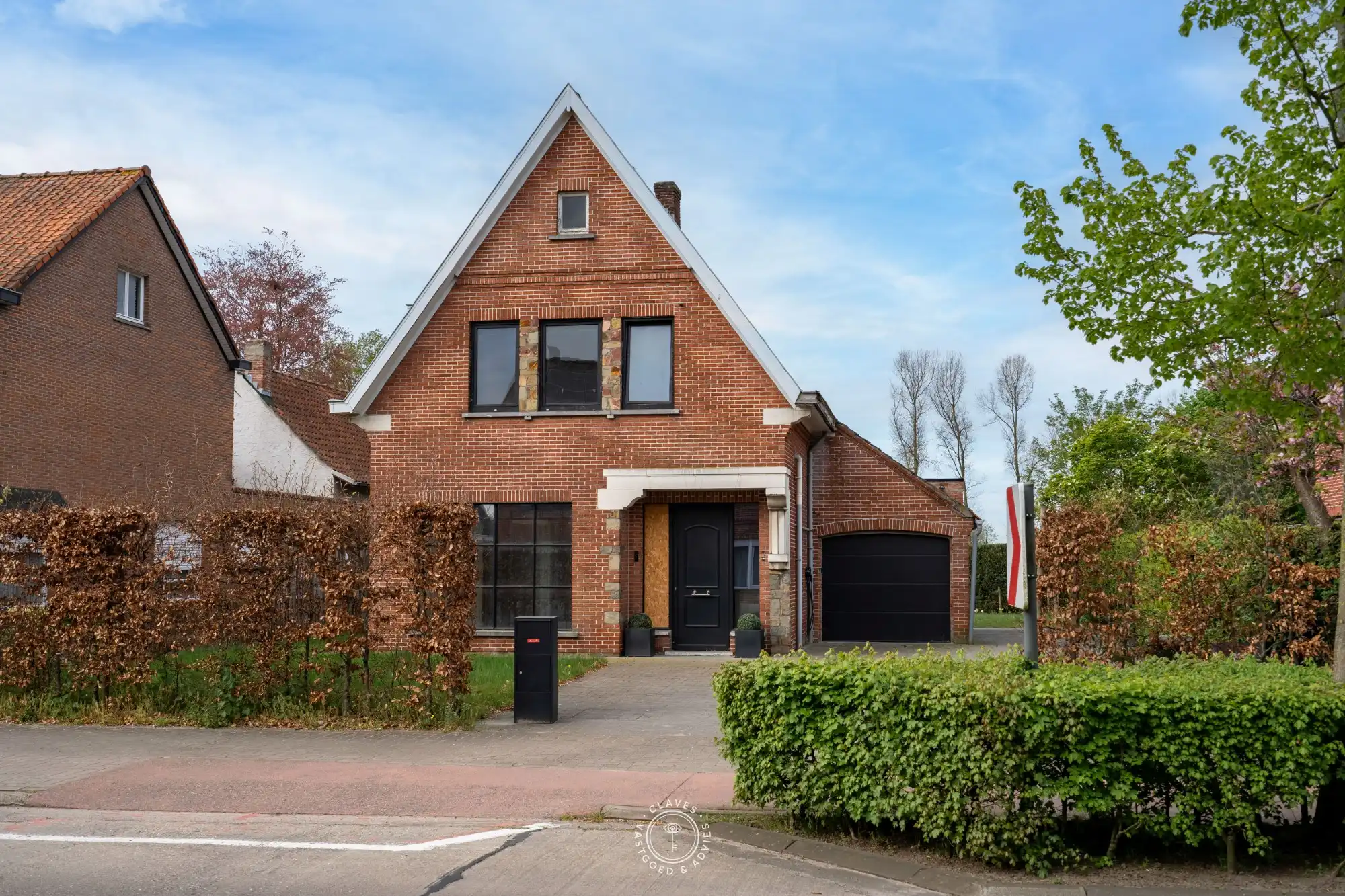 Hoofdfoto van de publicatie: Verder te renoveren open bebouwing op toplocatie
