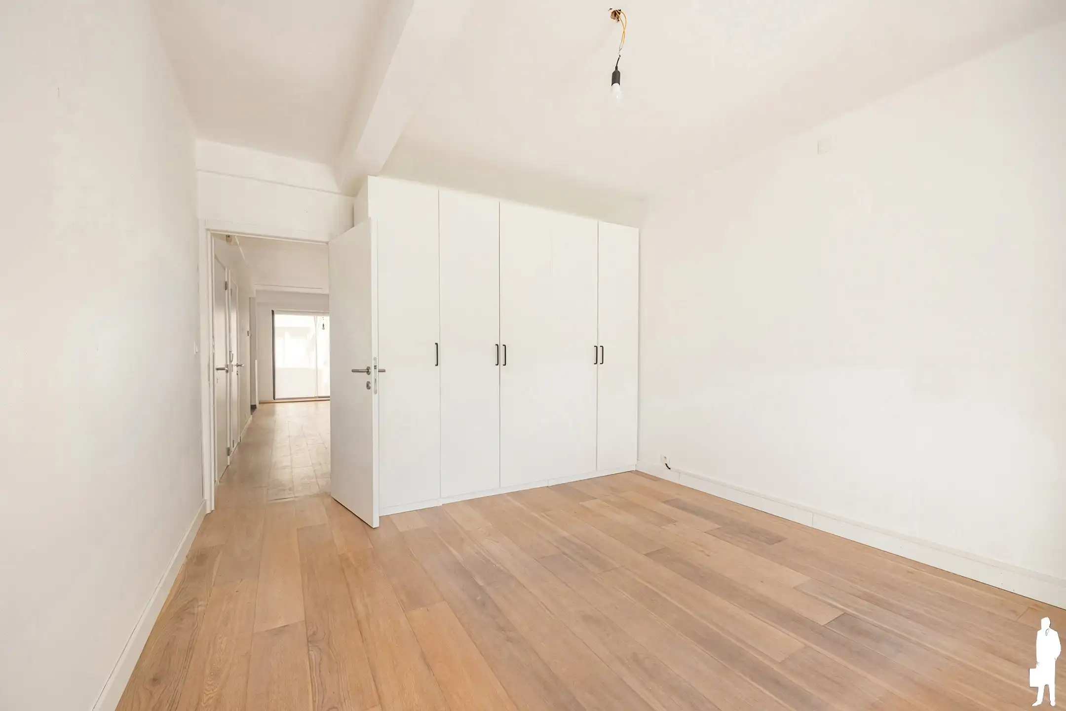 Gerenoveerd 1-slpkappartement met terras in hartje Beveren foto 8