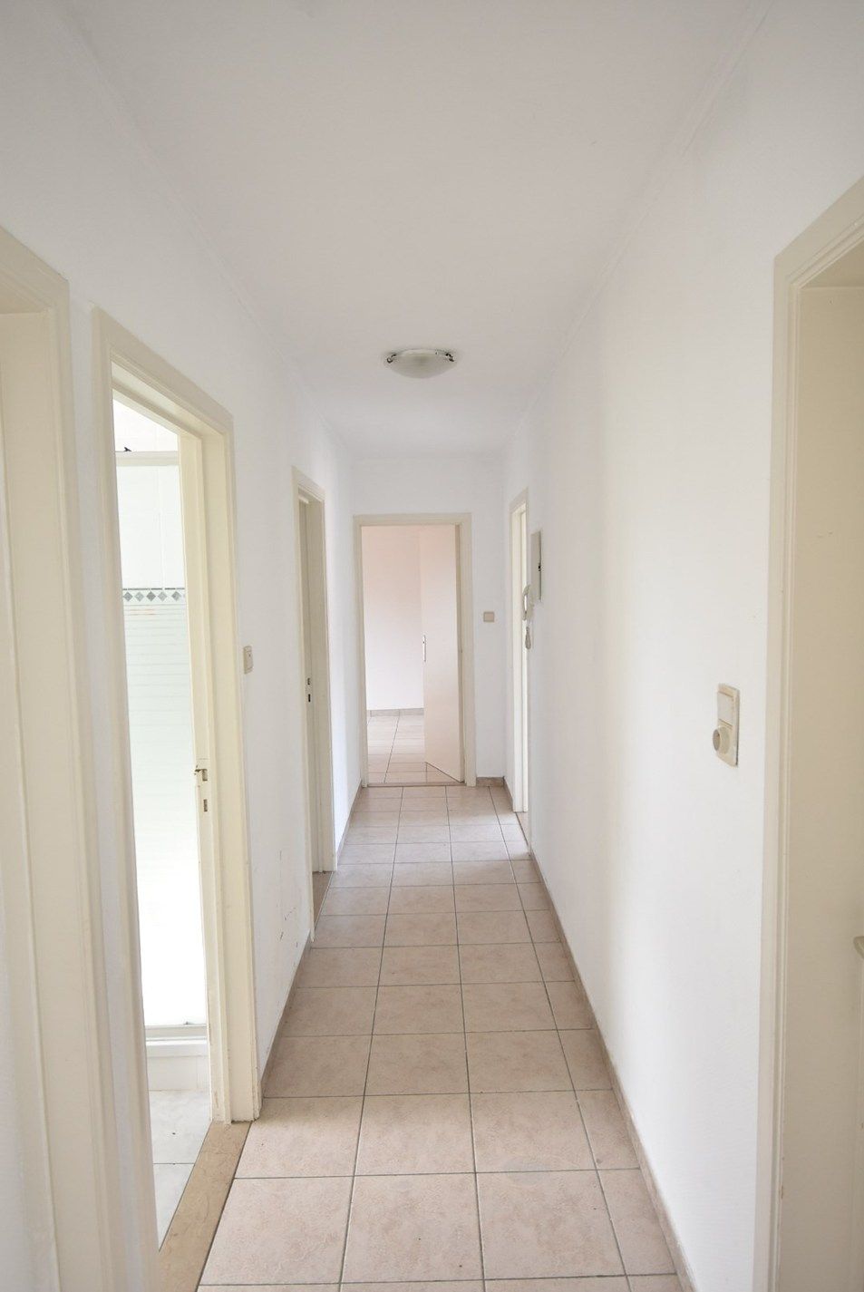 Degelijk appartement met 2 slaapkamers in centrum Hoeselt foto 4