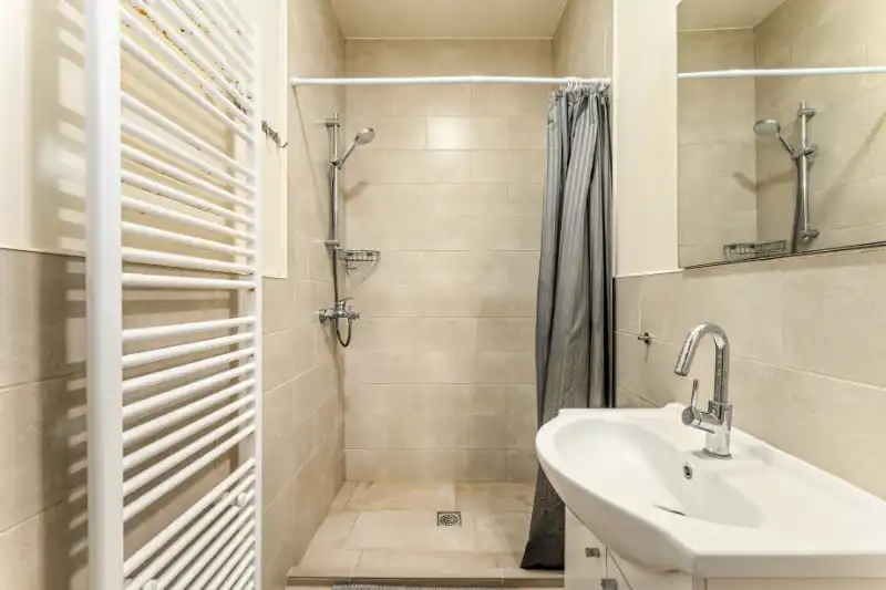 Ruime gezinswoning met 7 slaapkamers foto 6