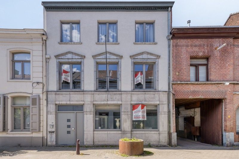 Uniek, karaktervol herenhuis met 5 slaapkamers én aparte garage in hartje Temse TE KOOP! foto 32