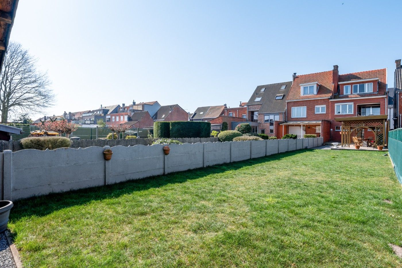Te renoveren woning met 2 à 3 slpk., inpandige garage, dubbele garage en tuin foto 24