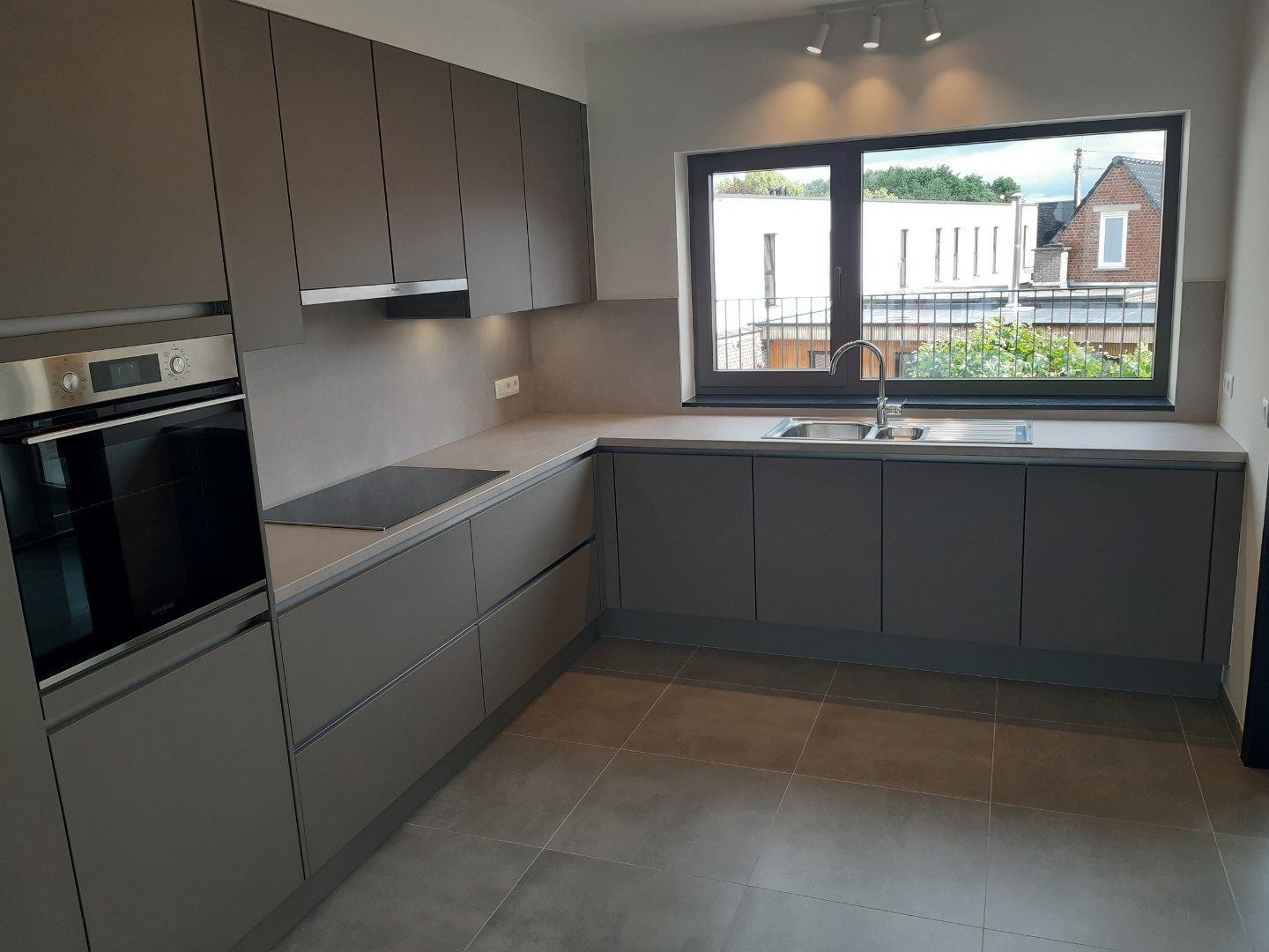 Exceptioneel wonen met zicht op de Gaverse Markt.  foto 6