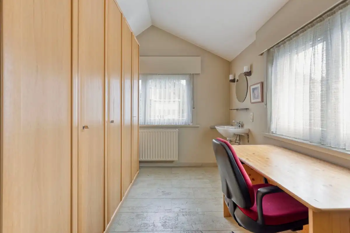 Ruime gezinswoning op toplocatie in Kortrijk foto 12