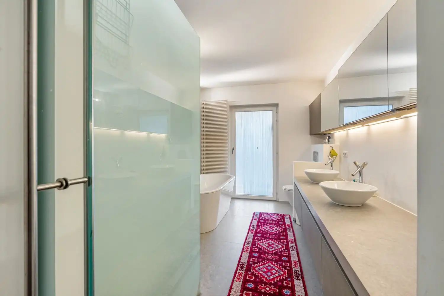 Ruim, modern en gelijkvloers appartement met 3 slaapkamers, een groot terras, 2 autostaanplaatsen en 2 kelders te centrum Leuven! foto 15