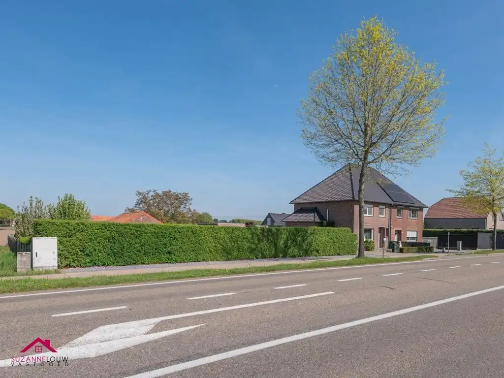 Instapklare, verzorgde half-vrijstaande gezinswoning foto 3