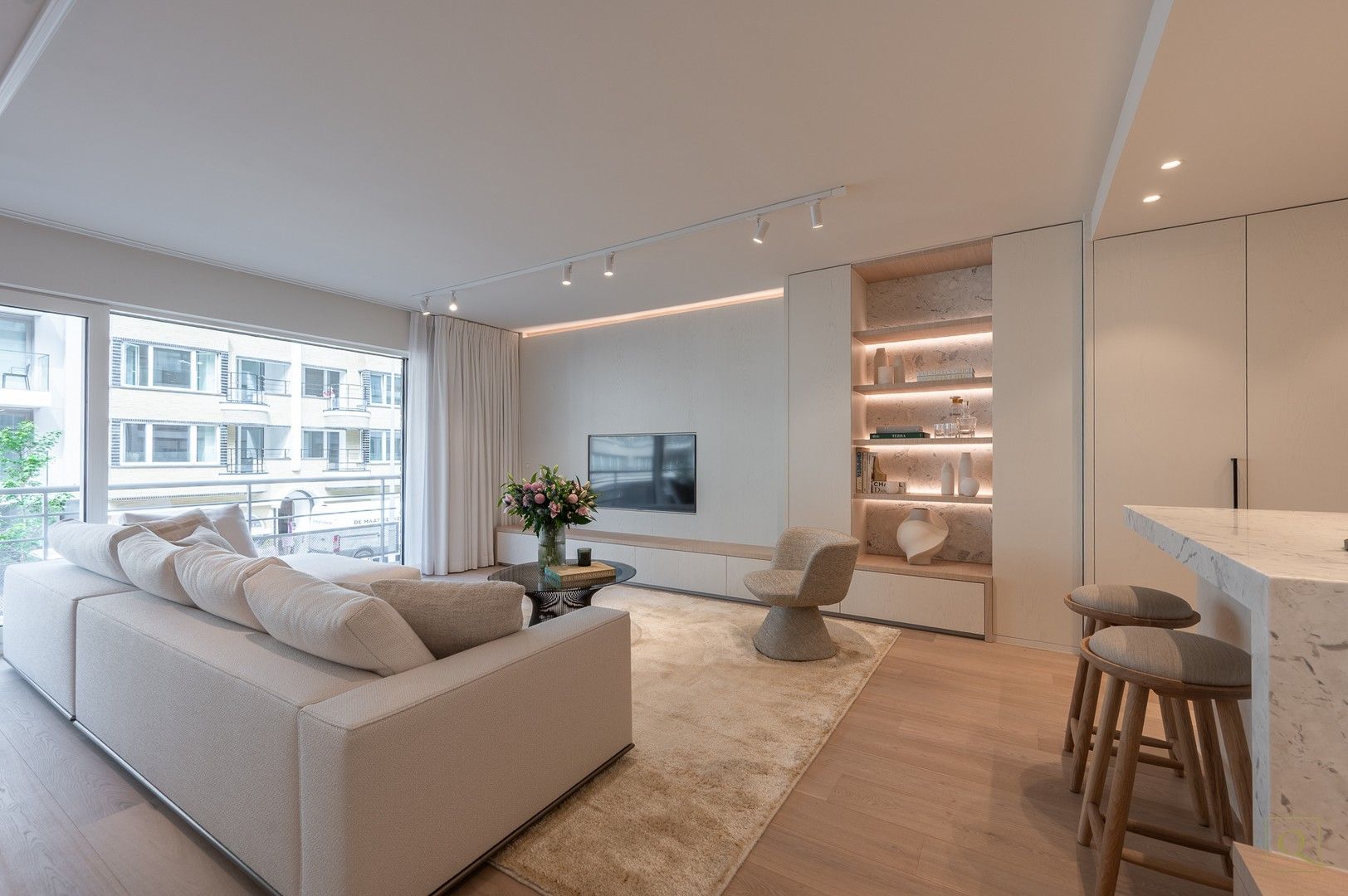 High-end gerenoveerd appartement gelegen op wandelafstand van het strand en de winkels. foto 6