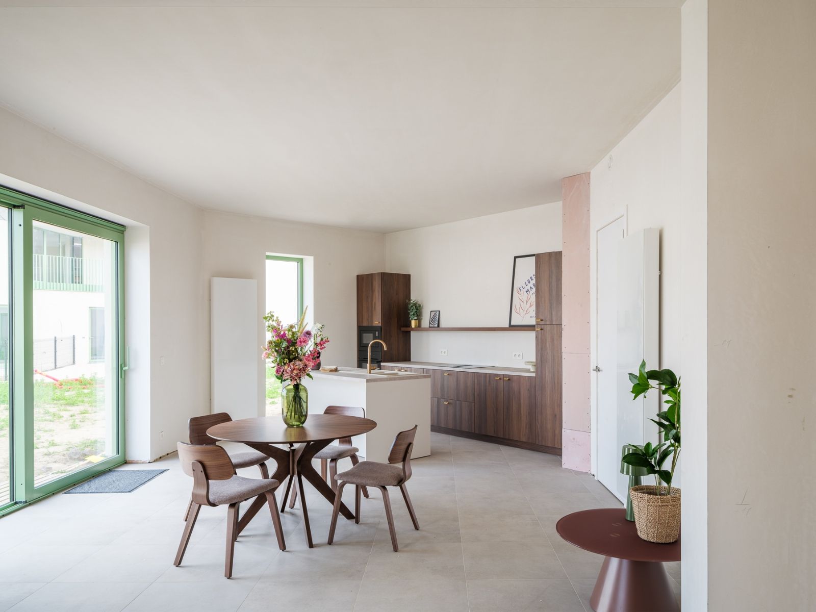 Gerenoveerd gelijkvloers 3 slpk appartement met tuin te Destelbergen foto {{pictureIndex}}