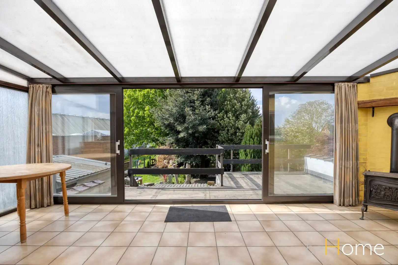 TE KOOP - Ruime 2-gevelwoning met praktijkruimte en uitzonderlijk potentieel in het hart van Merchtem foto 3