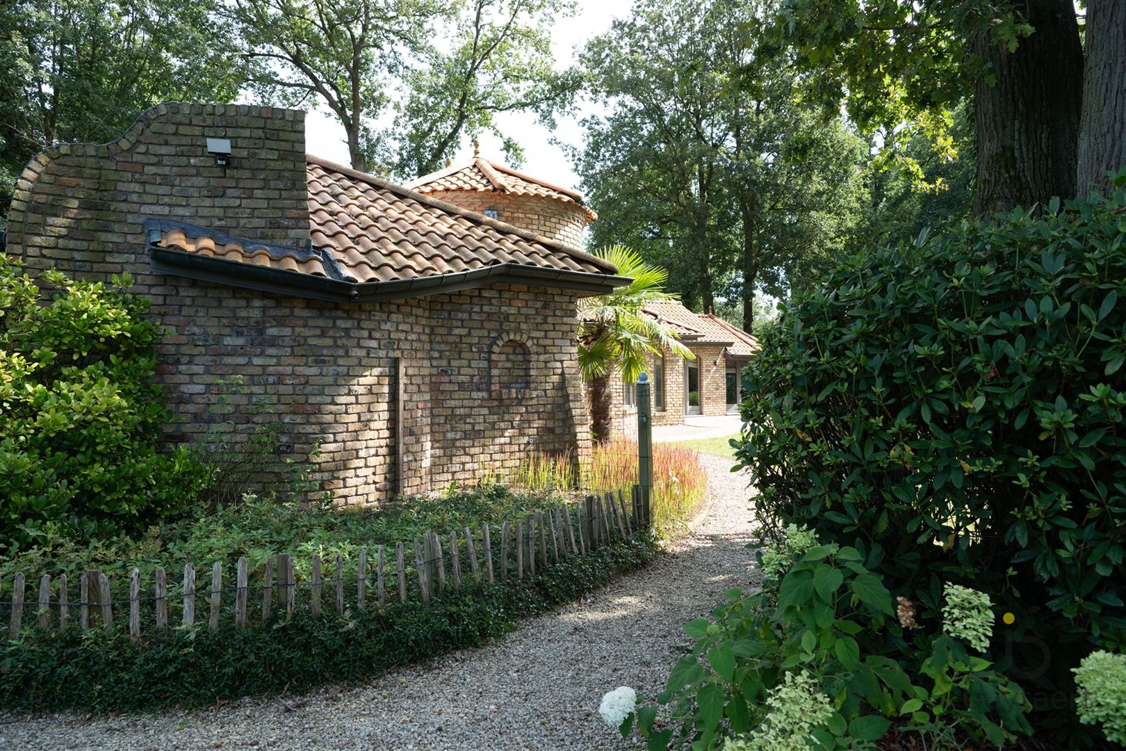 Grotendeels gelijkvloerse villa in doodlopende straat! foto 4