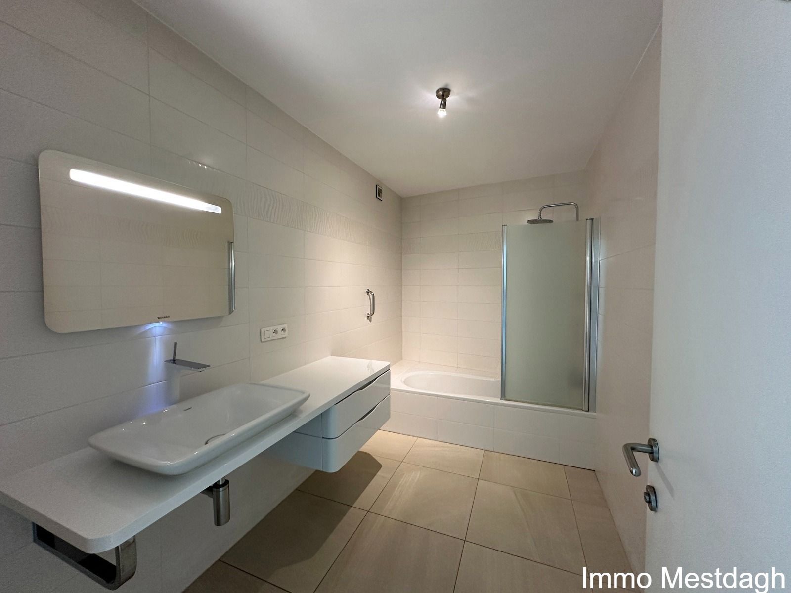 Recent appartement met 2 terrassen en staanplaats in centrum Diest foto 12