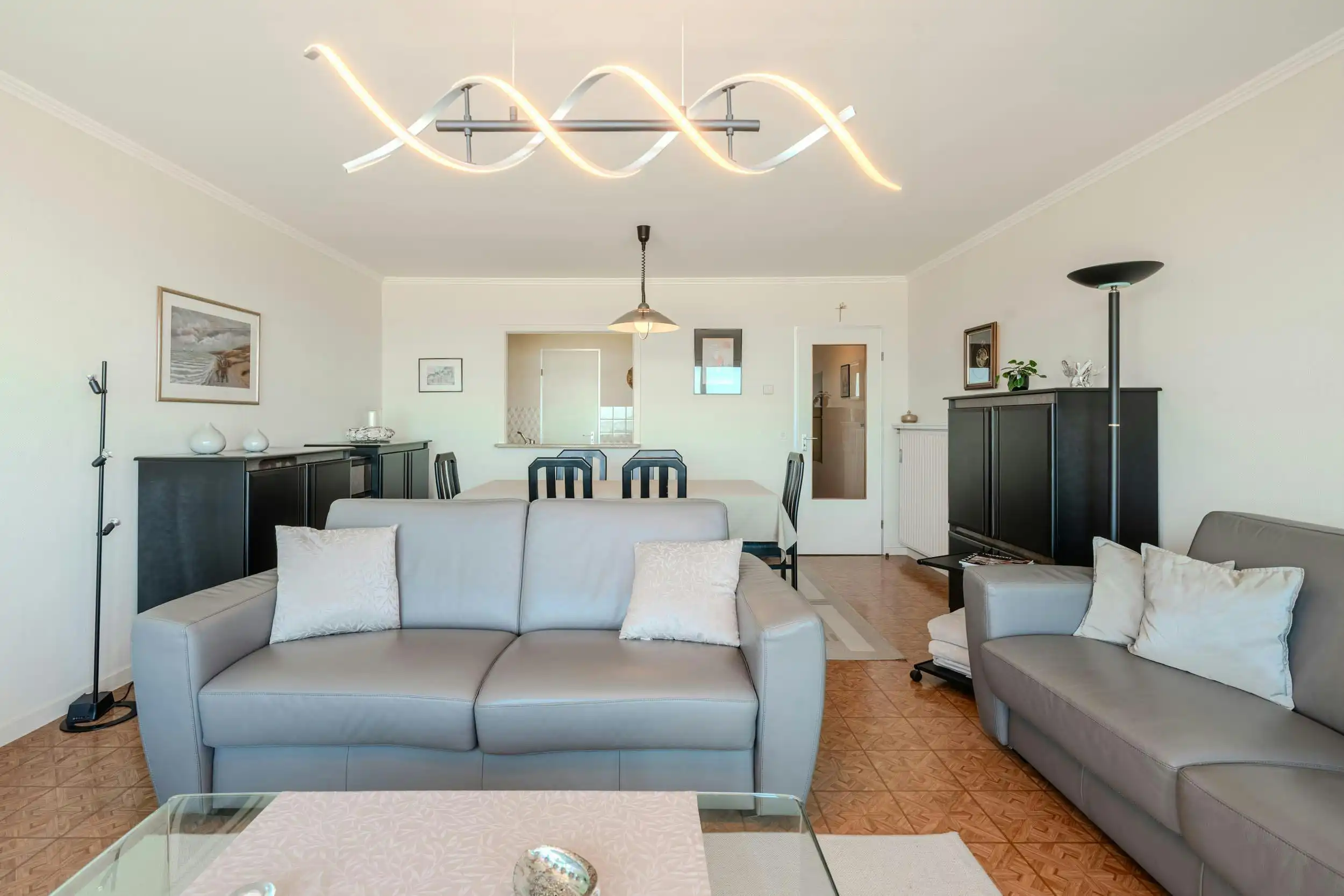 Ruim 2 slaapkamer appartement met frontaal zeezicht foto 3