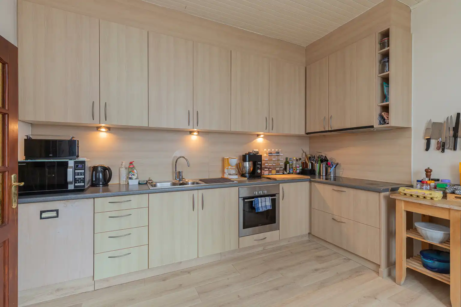 OPEN BEBOUWING IN DOODLOPENDE STRAAT MET 30 ZONNEPANELEN! foto 4