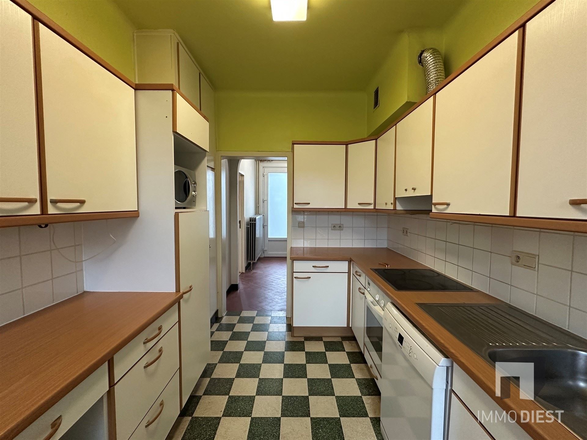 Op te frissen stadswoning met 3 ruime slaapkamers, bureau of dressing foto 4