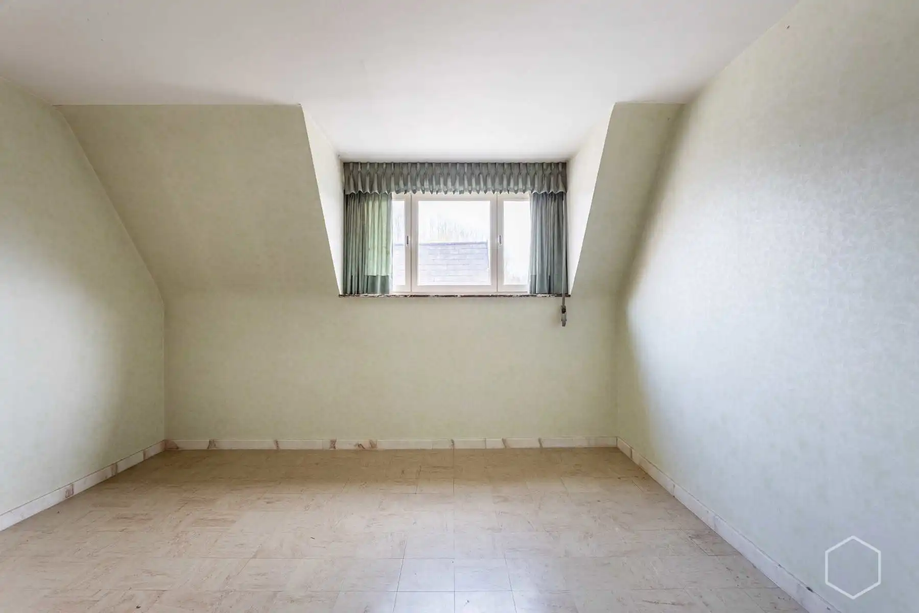 Te renoveren open bebouwing op 12a 59ca met garage van 290m² foto 16
