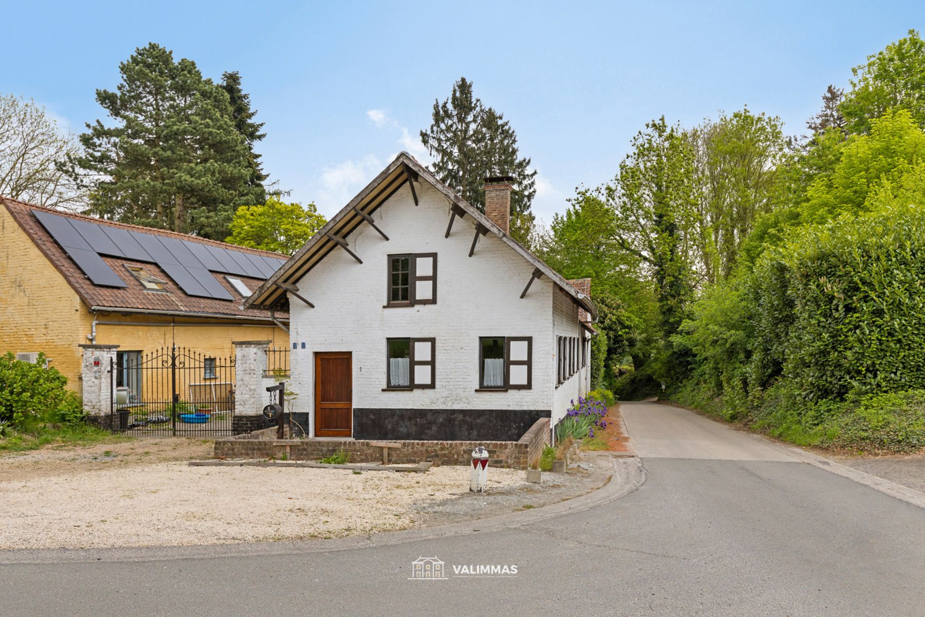 Hoofdfoto van de publicatie: Uniek gelegen charmante en landelijke woning met garage...