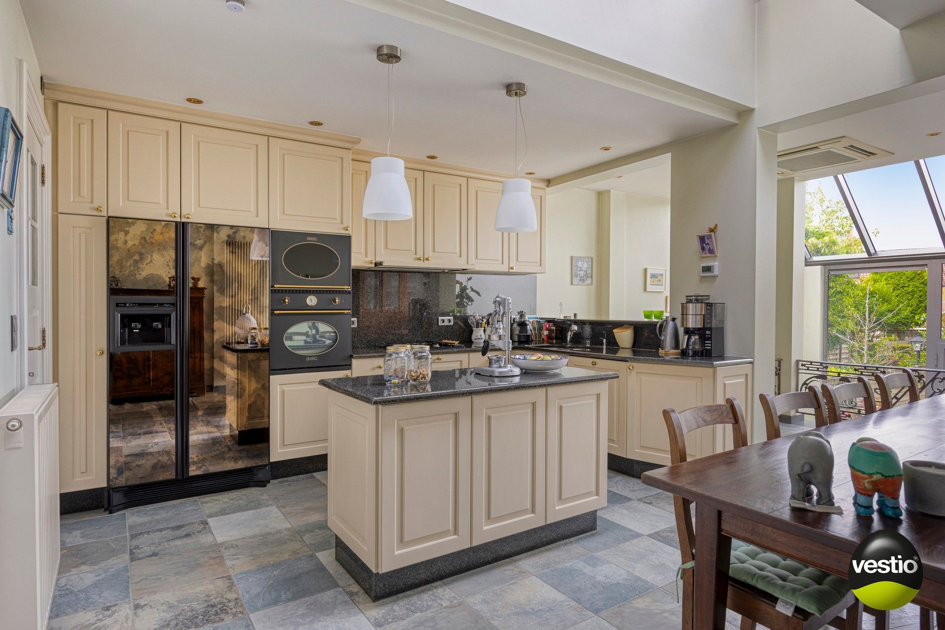 Instapklare herenwoning met garage en knappe stadstuin op topligging in Hasselt. foto 8