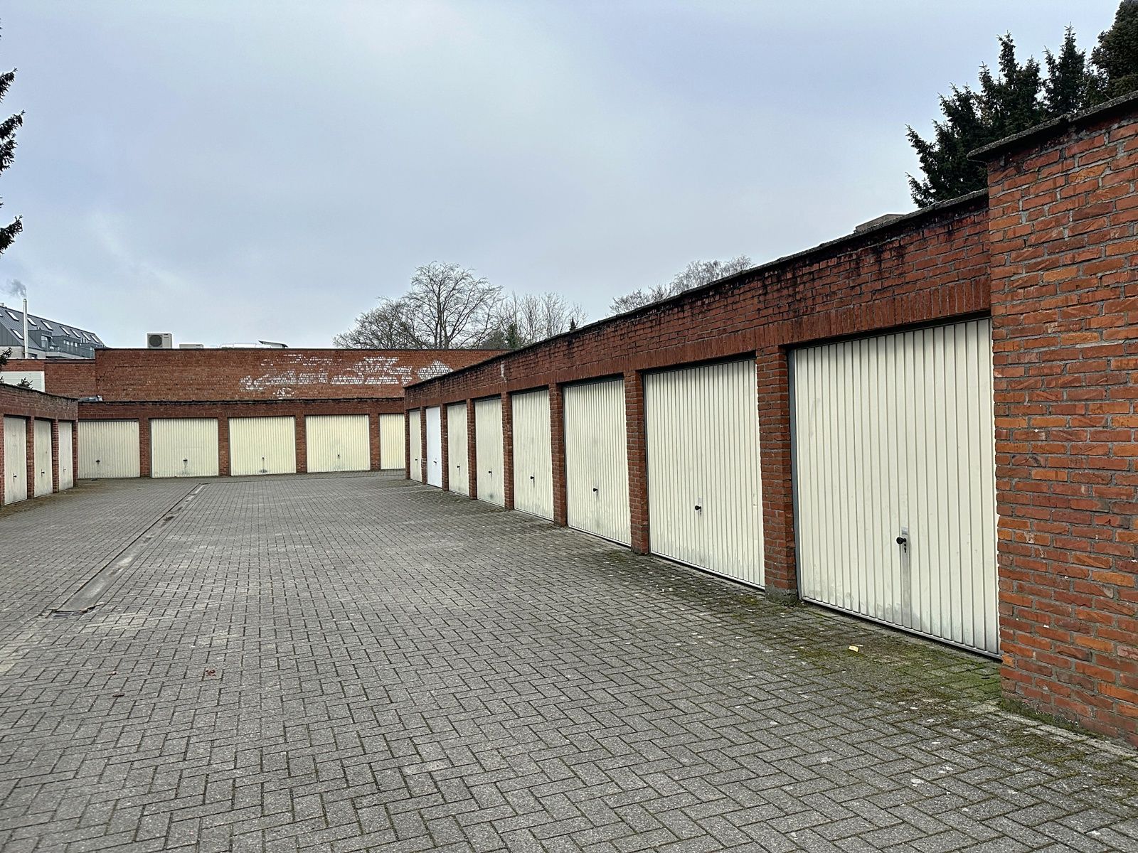 Laatste drie beschikbare garageboxen foto 4