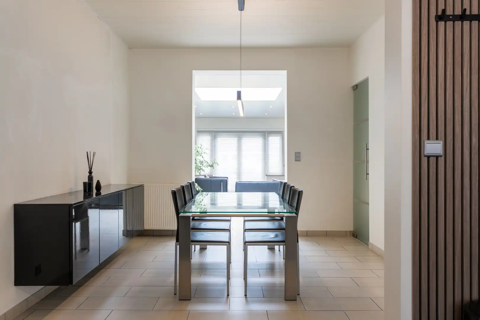 Deels gerenoveerde woning met tuin en garage op gunstige ligging te Halle foto 7
