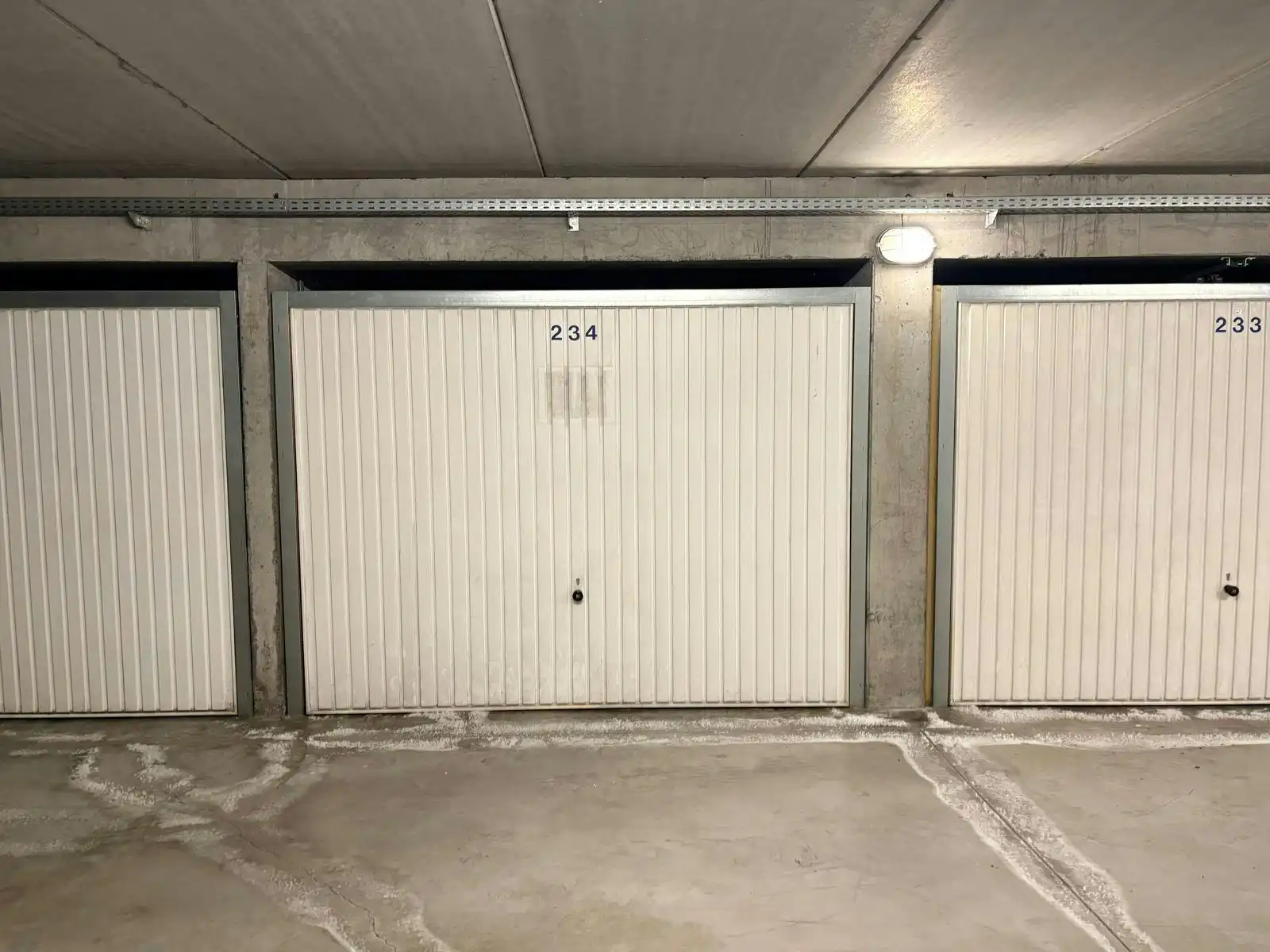 Garagebox te koop nabij centrum Waregem foto 1