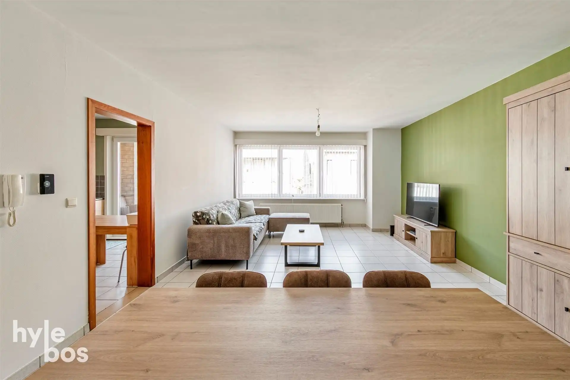 Ruim en centraal gelegen appartement met garage foto 6