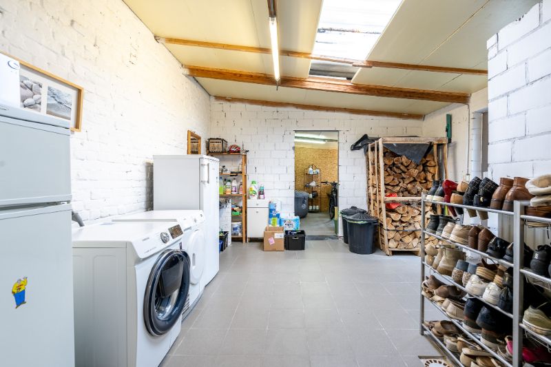 Instapklare woning met grote garage en tuin. foto 14