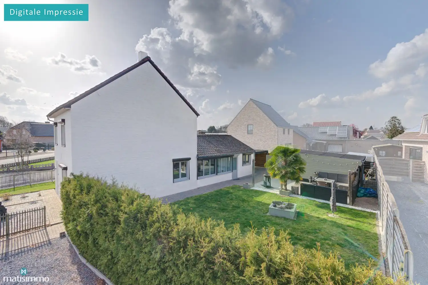 Hoofdfoto van de publicatie: GERENOVEERDE, INSTAPKLARE VRIJSTAANDE WONING MET 3 SLAAPKAMERS IN NEEROETEREN (MAASEIK)