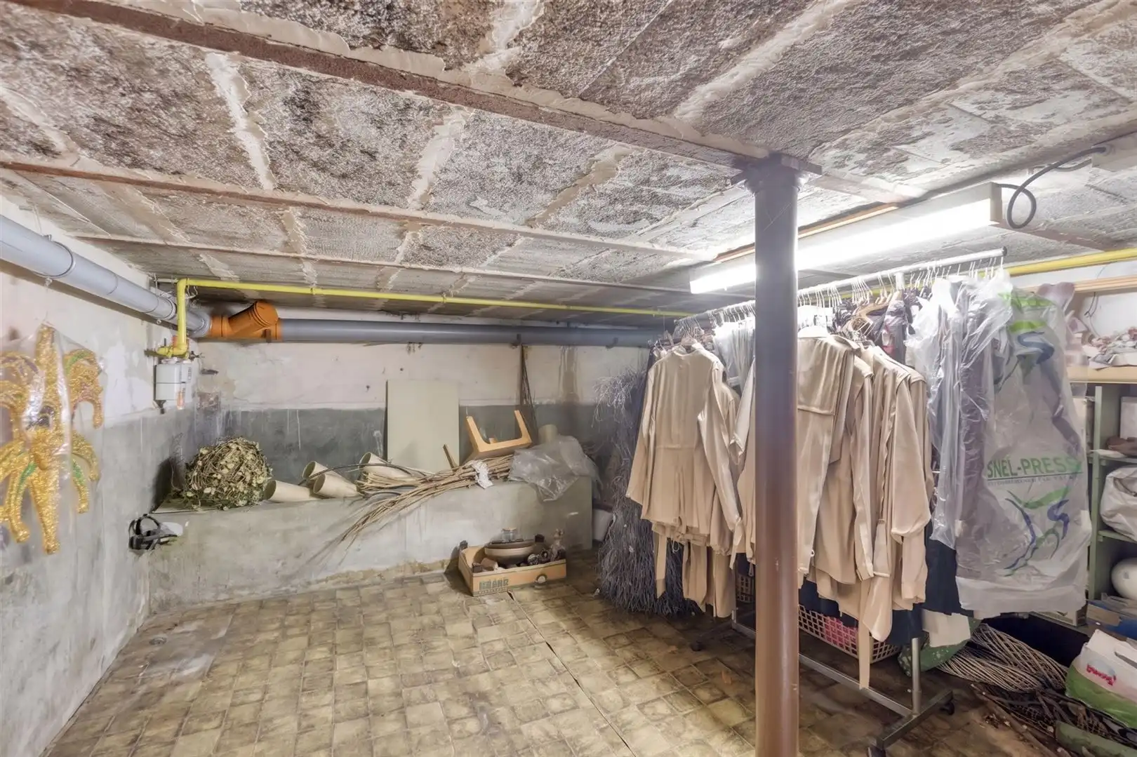 TE KOOP: Handelshuis met ruime woonst in het centrum van Leopoldsburg! foto 25