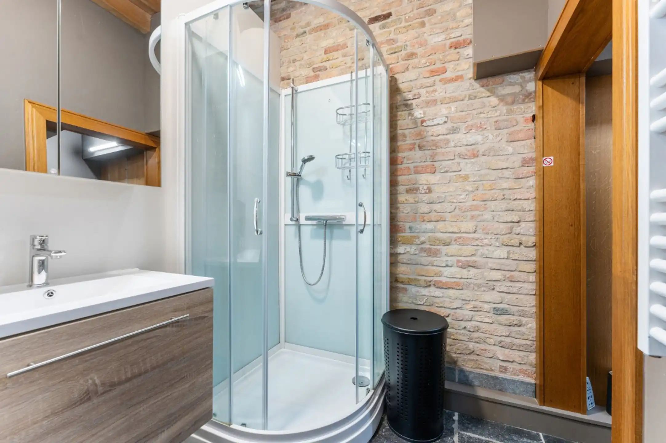 Zeer ruime woning met 5 slaapkamers, veel potentieel. foto 11