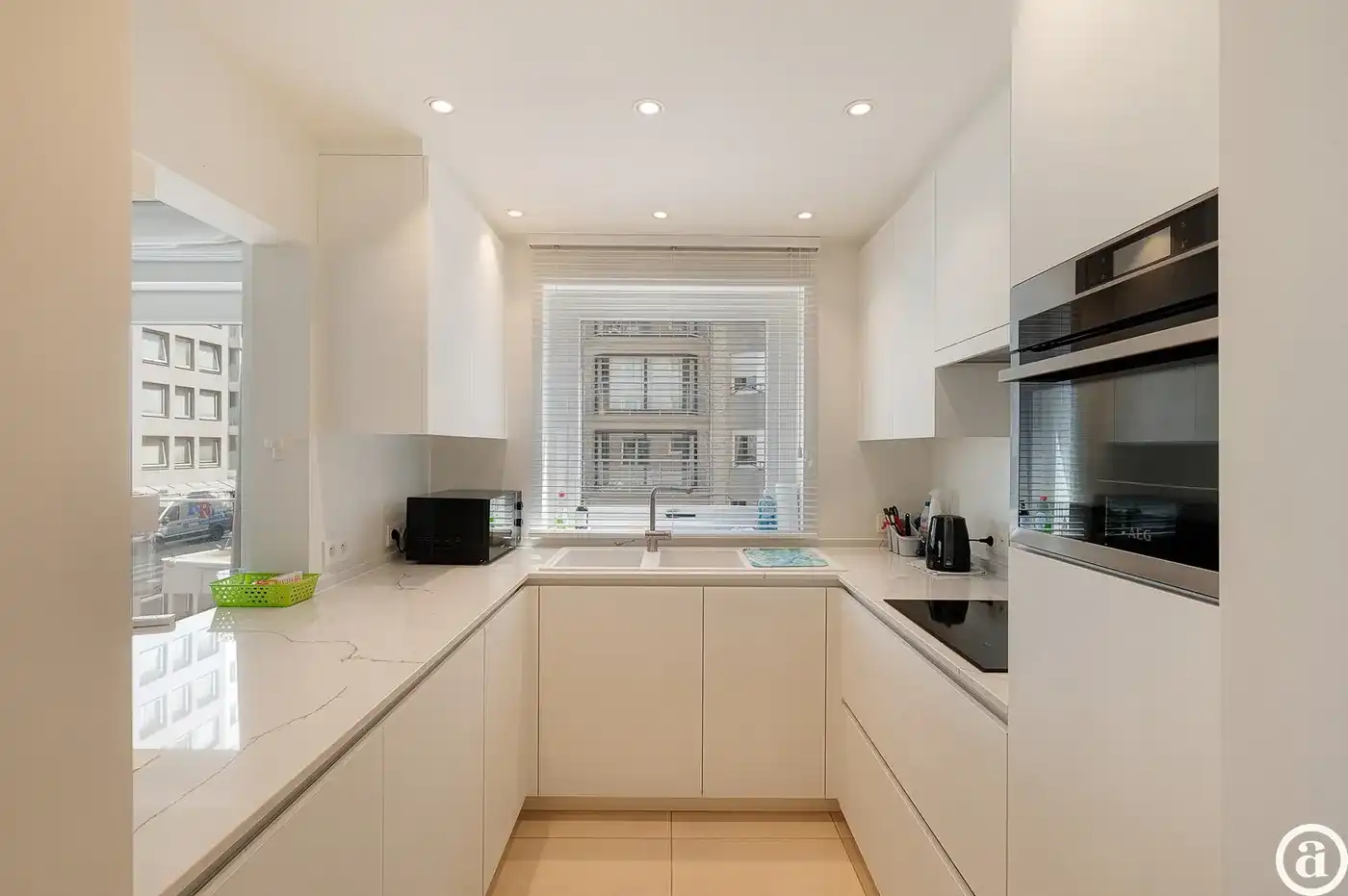 Prachtig gerenoveerd  hoek appartement op het Rubensplein. foto 10