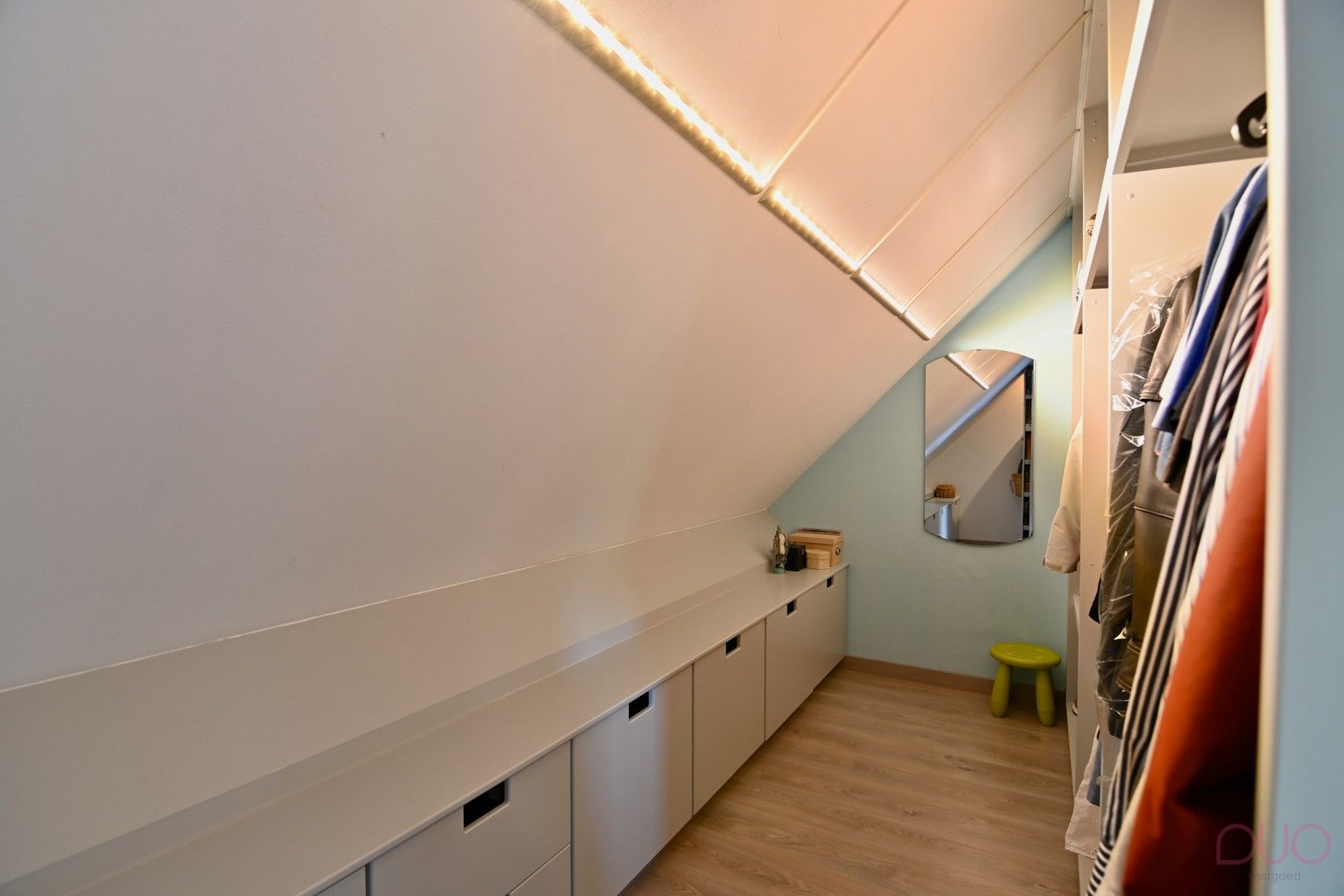 Instapklare halfopen bebouwing met drie slaapkamers en twee badkamers, vlakbij Provinciaal domein Nieuwenhoven foto 16