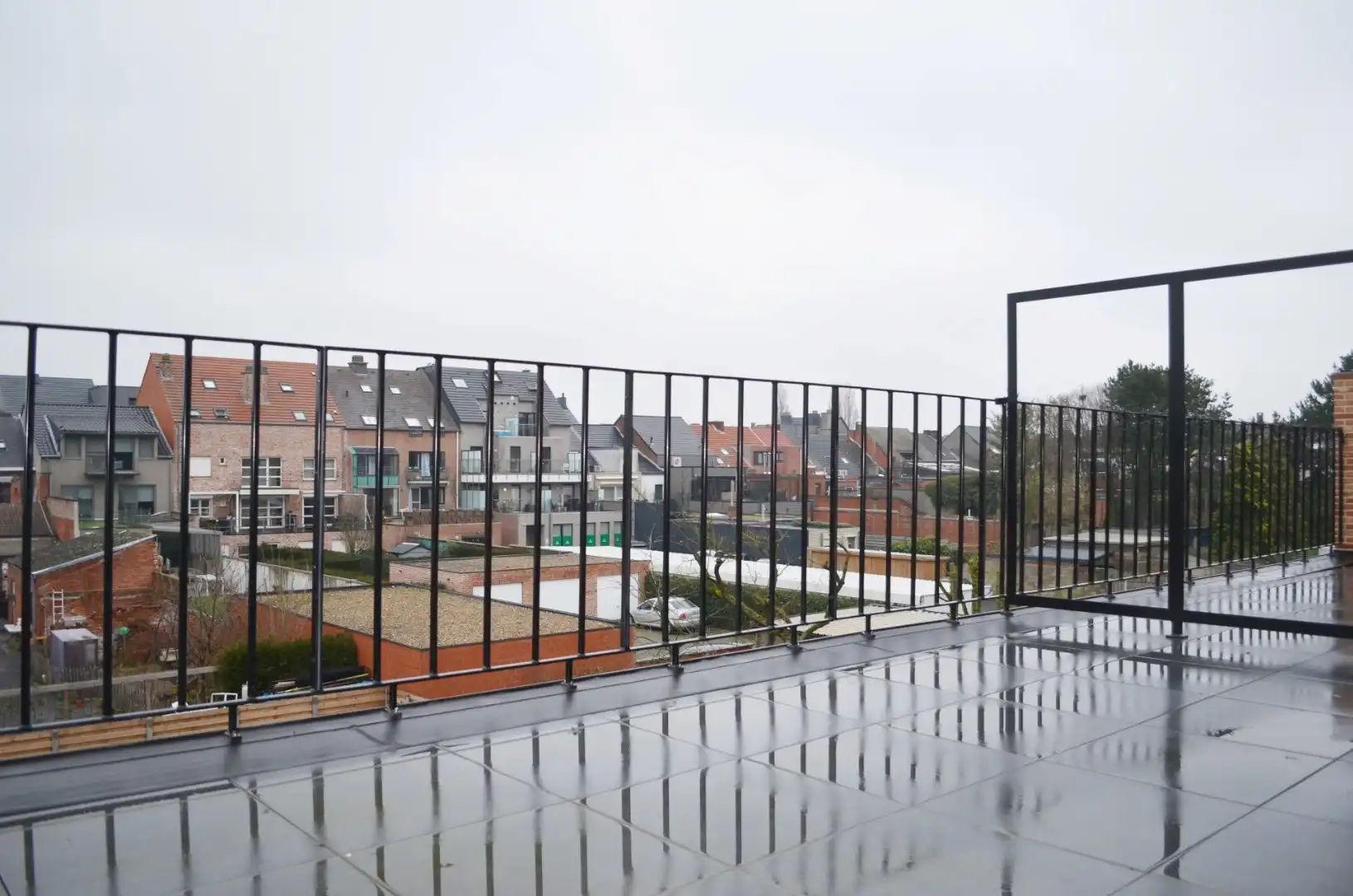 Recent duplex-appartement met twee slaapkamers, groot terras en autostaanplaats in het centrum. foto 11