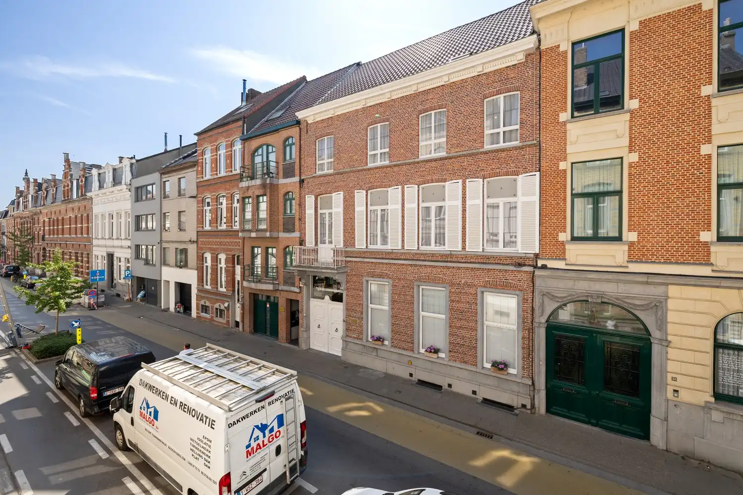 Kantoor of praktijkruimte te huur in unieke herenwoning te Aalst foto 2