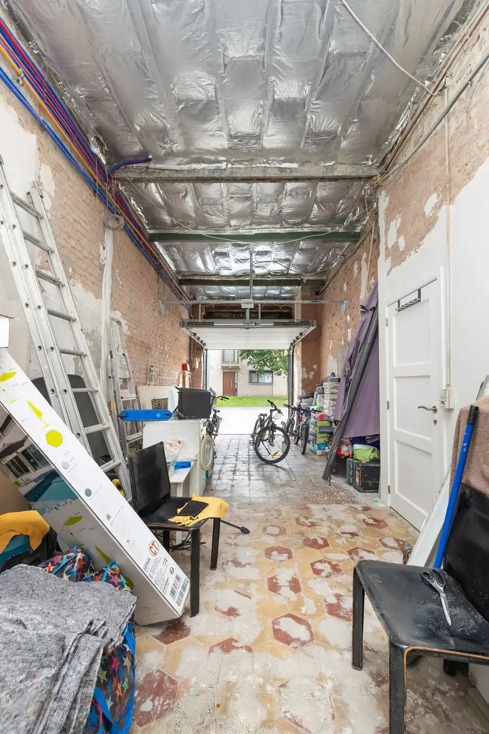 Woning van ± 150 m² met atelier/opslagruimte van ± 100 m² foto 19