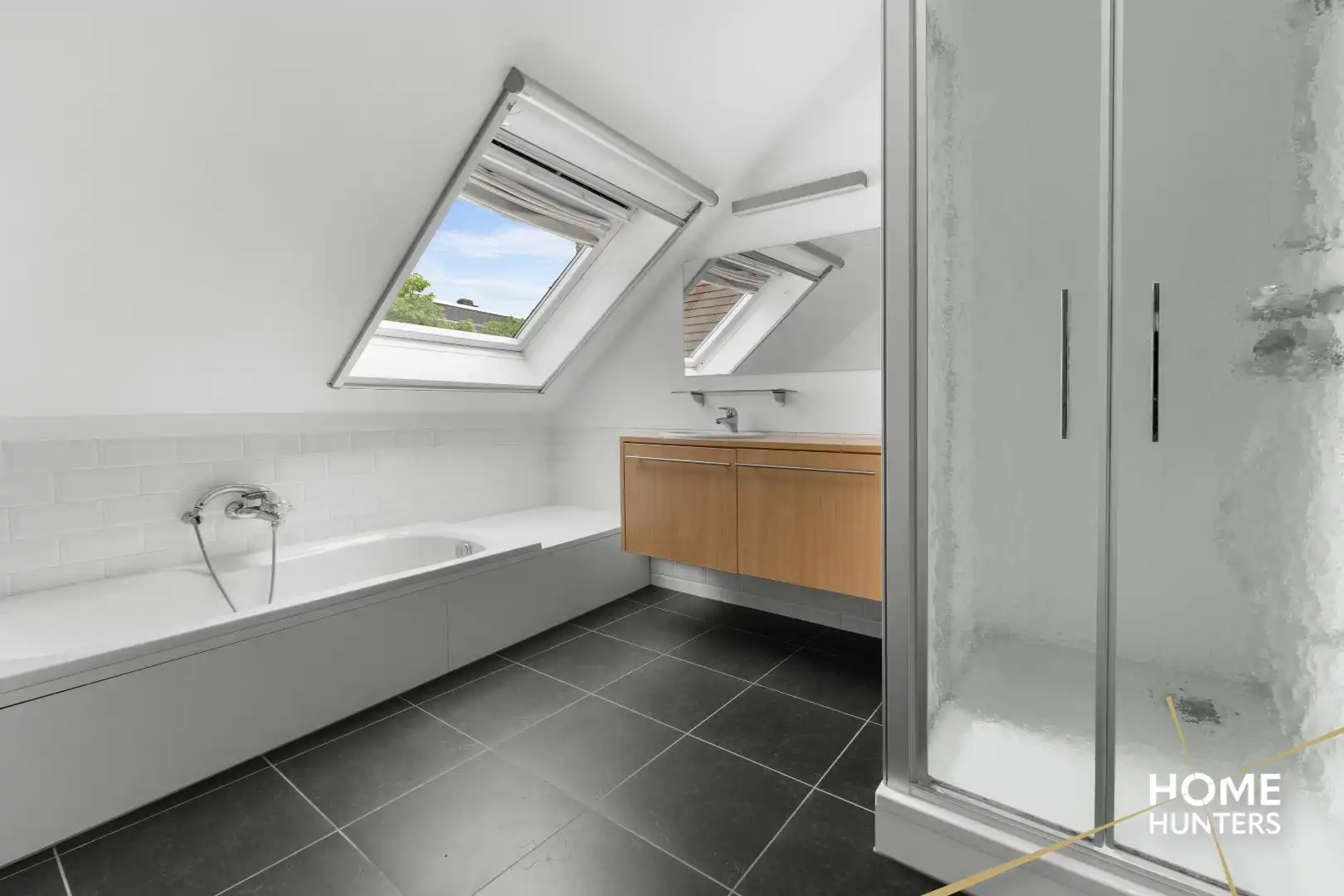 Instapklaar appartement met zonnig terras op toplocatie in Ieper foto 15