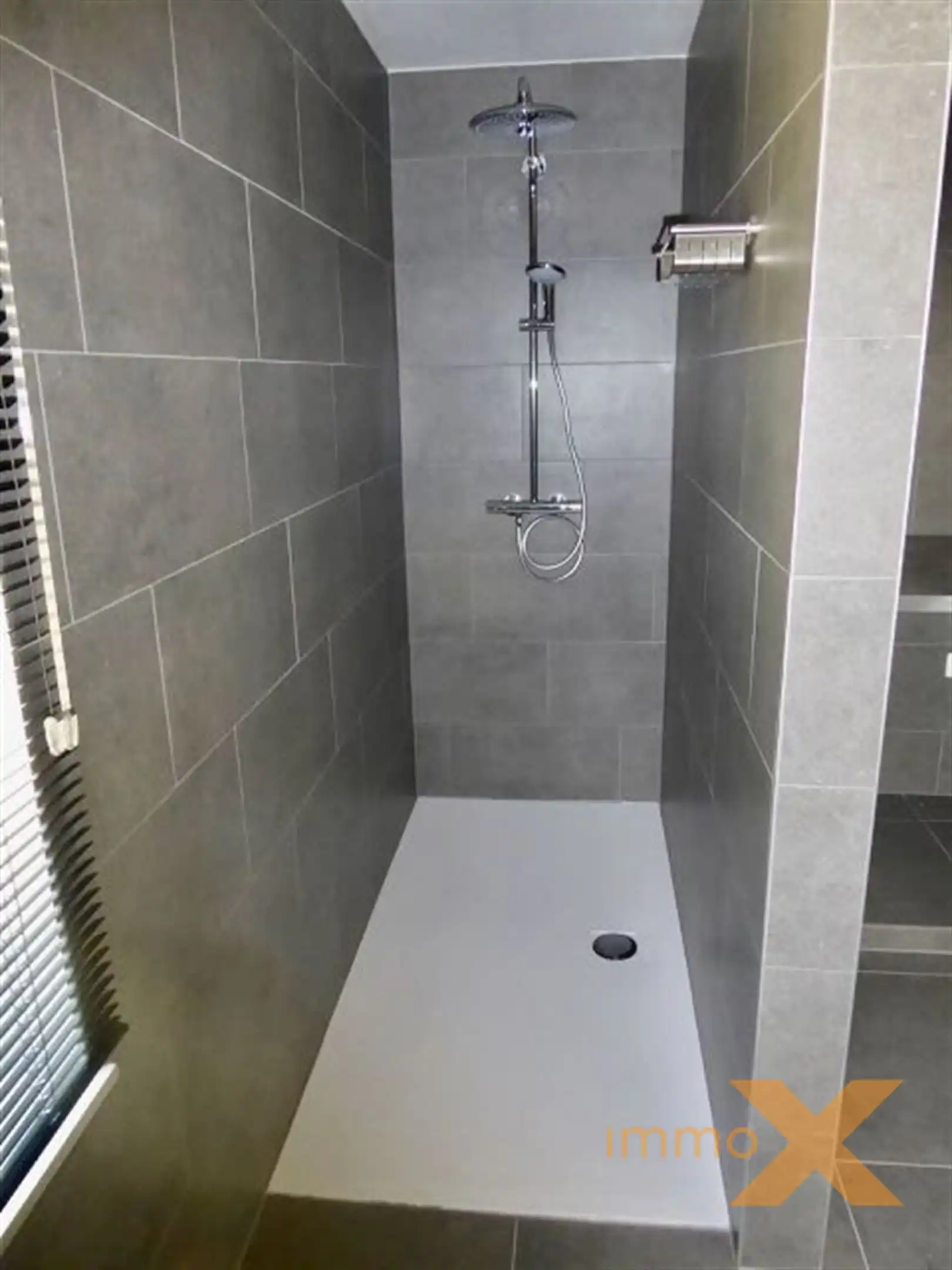 Heel ruim gerenoveerd appartement met leuk terras foto 12