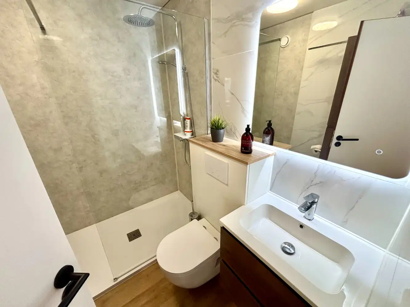 Gerenoveerde studio met zeezicht in hartje Middelkerke foto 8