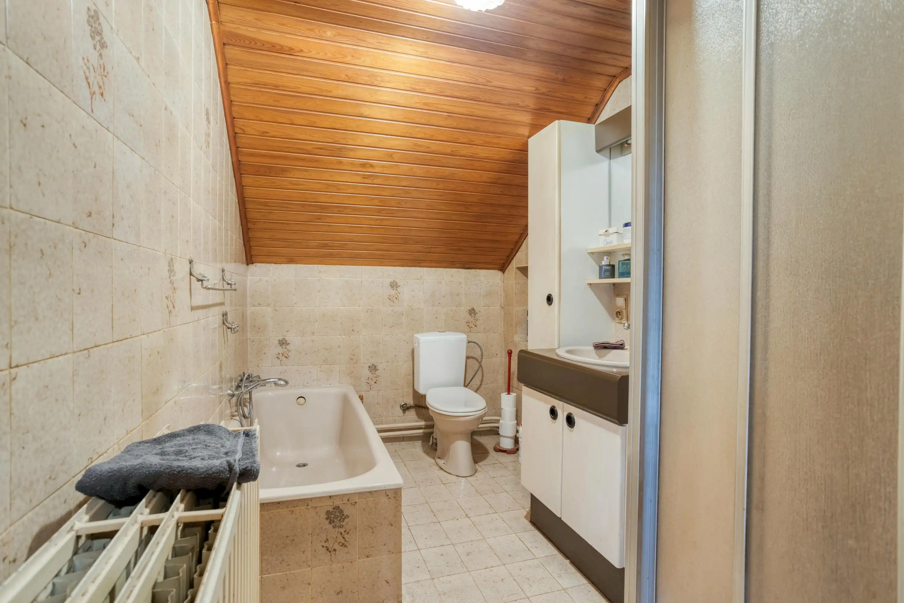 Te renoveren woning met 4 slaapkamers te koop in Koolkerke foto 12