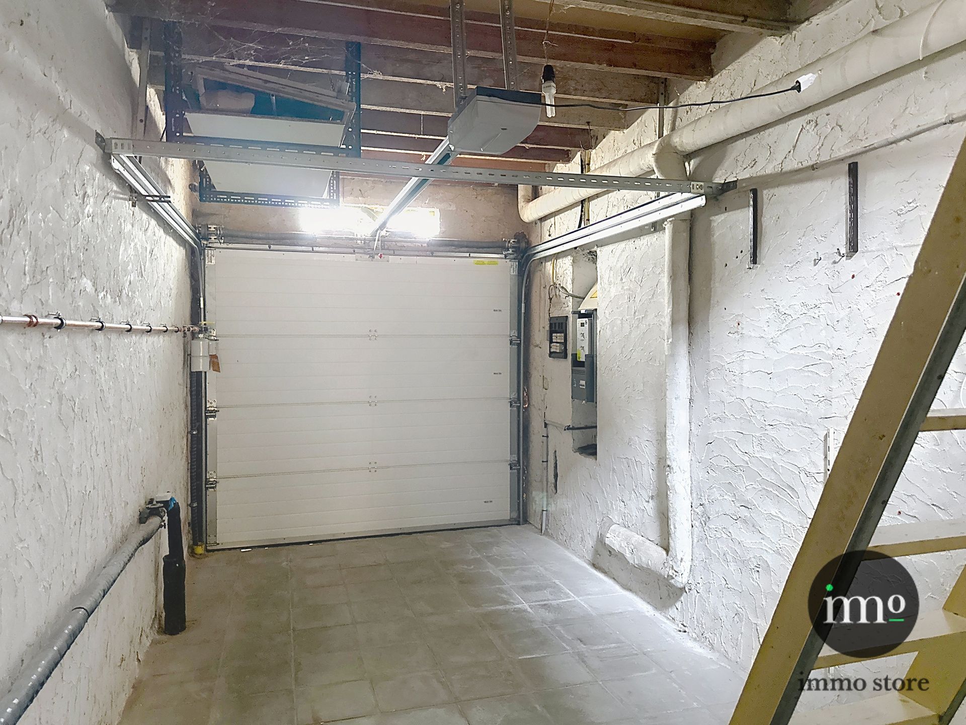 Deels te renoveren 3-gevel met mooie tuin en garage. foto 18